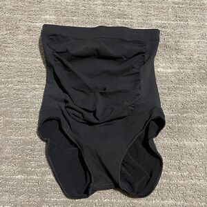 SKIMS Maternity Sculpting High Waisted Brief Black/Onyx S/M NWOT